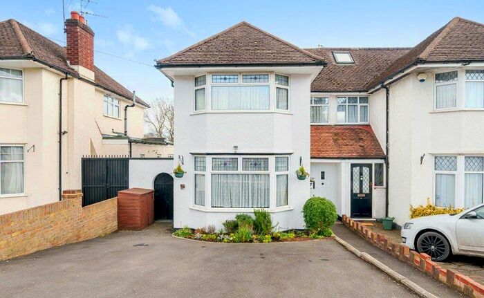 3 Bedroom Semi-Detached House To Rent In Middleton Drive, Pinner, HA5