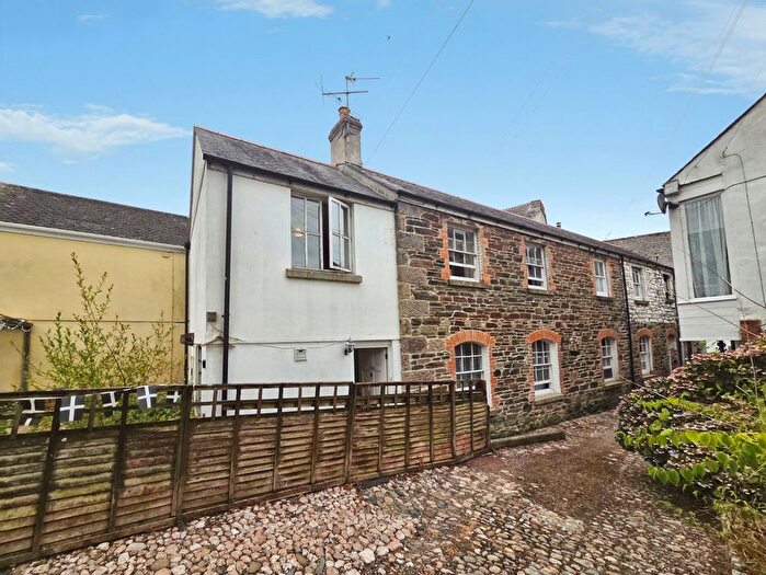 3 Bedroom End Of Terrace House For Sale In Church Street, Helston, Cornwall, TR13