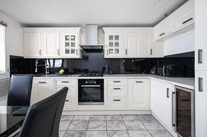 3 Bedroom Flat To Rent In Hatton Garden, Farringdon, London, EC1N