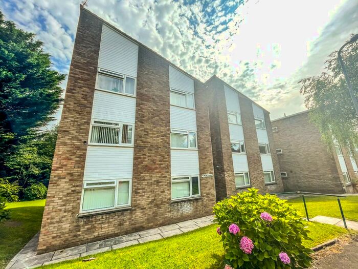 2 Bedroom Flat To Rent In Woodside Court, Llanishen, Cardiff, CF14
