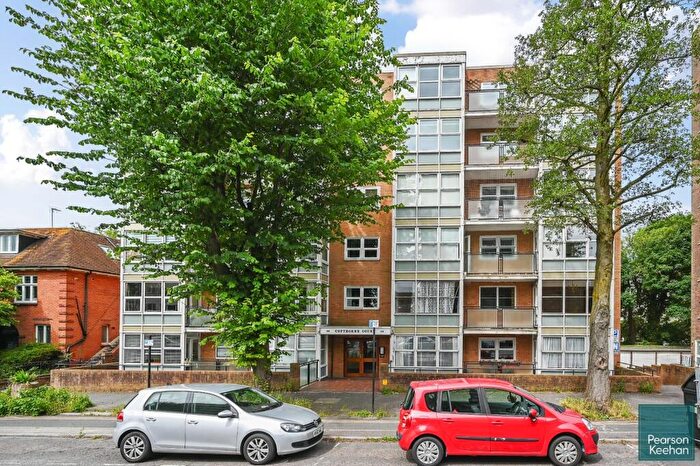 2 Bedroom Flat For Sale In The Drive, Hove, BN3