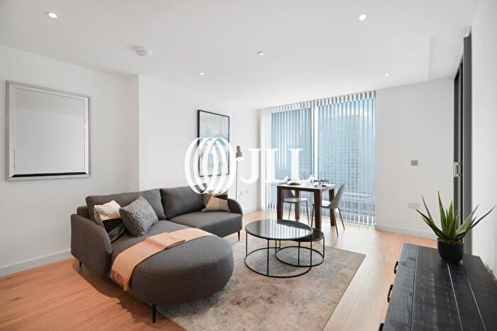 1 Bedroom Flat To Rent In Landmark Pinnacle, Marsh Wall, E14