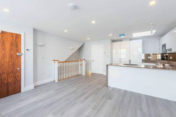 2 Bedroom Flat To Rent In Sefton Street, West Putney, London, SW15