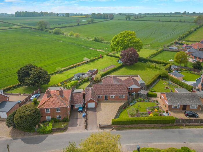 4 Bedroom Detached Bungalow For Sale In Stocks Hill, Bawburgh, Norwich, NR9