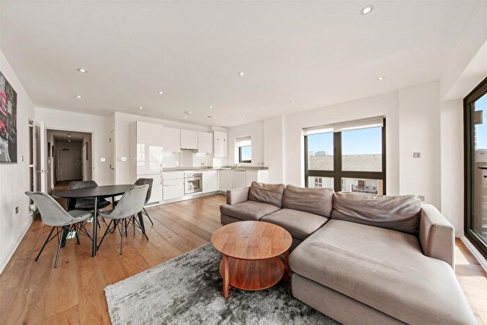 2 Bedroom Flat For Sale In Longitude House, East India Dock, E14