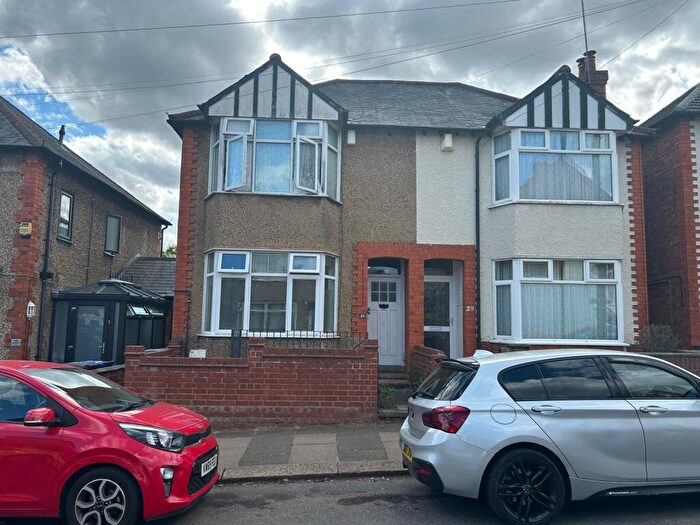 5 Bedroom Semi Detached House For Sale In Beech Avenue, Northampton, Northamptonshire, NN3