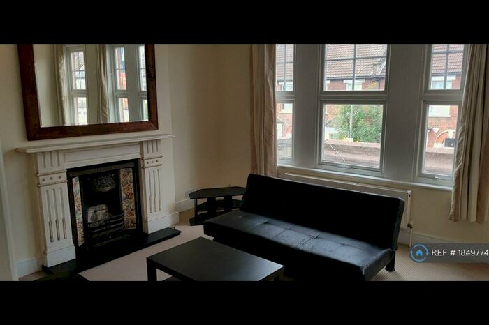 2 Bedroom Flat To Rent In Cavendish Road, London, SW12