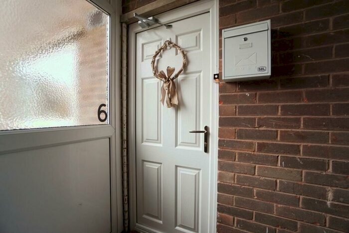 2 Bedroom Apartment To Rent In Ladies Spring Grove, Sheffield, S17