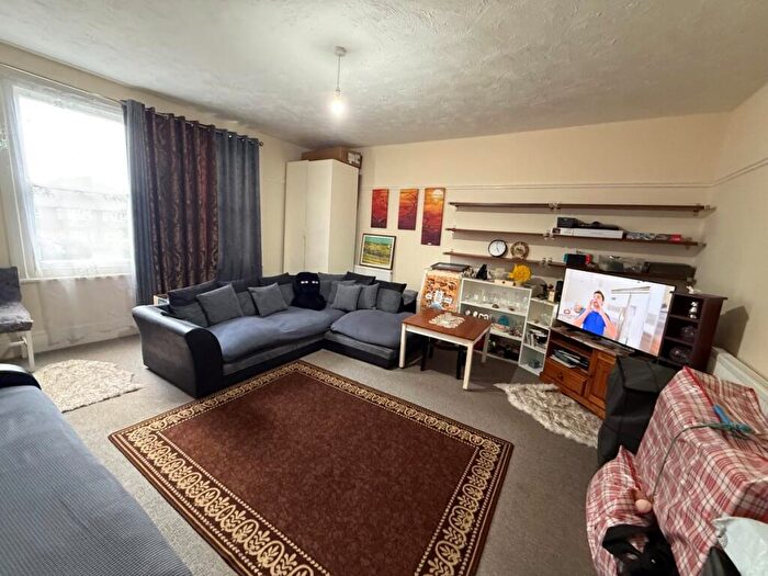 1 Bedroom Flat To Rent In Ashleigh Court, Southgate, N14