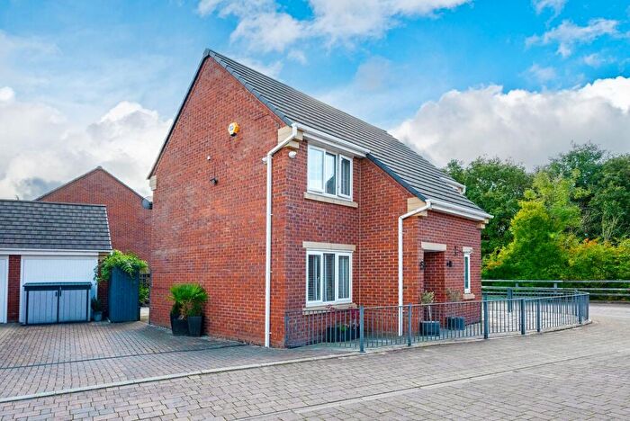 4 Bedroom Detached House For Sale In Birchenlee, Hyde, SK14