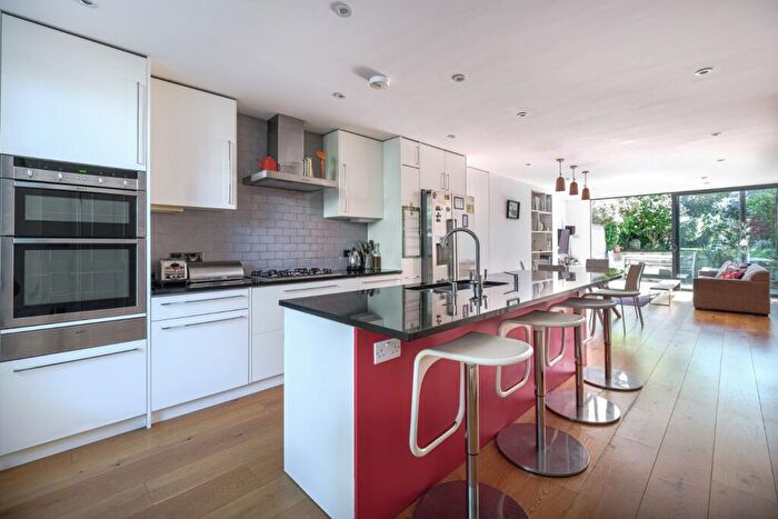 5 Bedroom Terraced House For Sale In Balfour Road, Highbury, N5
