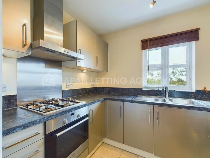 2 Bedroom Flat To Rent In Heacham Avenue, Ickenham, Uxbridge, UB10