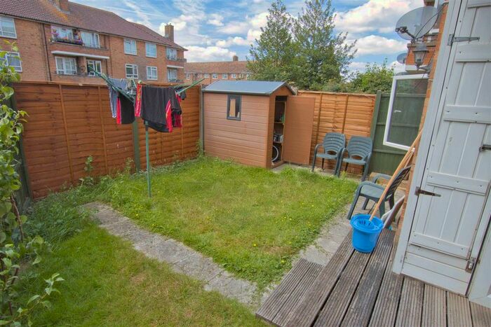 1 Bedroom Flat To Rent In Allerton Close, Borehamwood, WD6