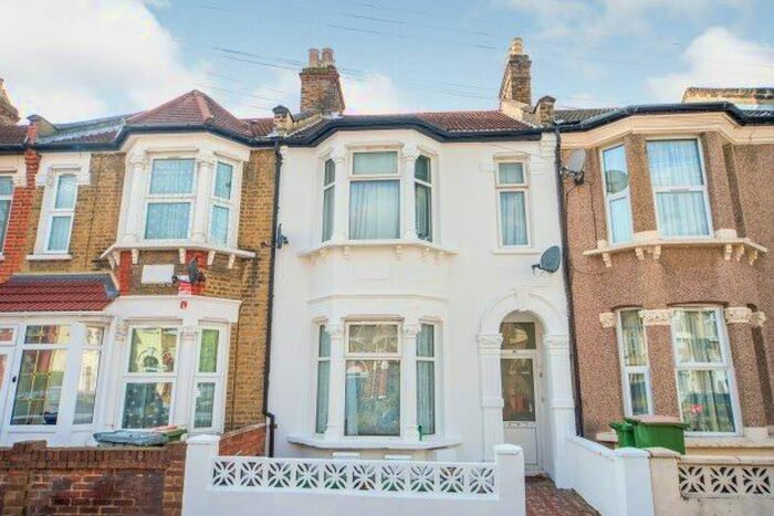 Studio To Rent In Selsdon Road, London, E13