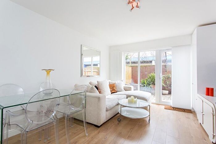 4 Bedroom Terraced House To Rent In Jarrow Way, London, E9