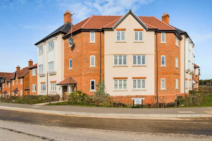 2 Bedroom Flat To Rent In Woodhurst Park, Warfield, RG42