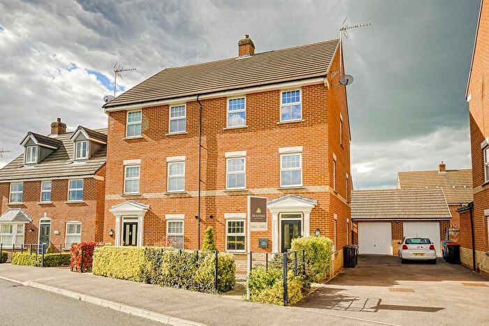 4 Bedroom House To Rent In Drayhorse Crescent, Woburn Sands, Buckinghamshire, MK17