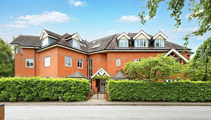 2 Bedroom Flat To Rent In Grove Road, Beaconsfield, HP9