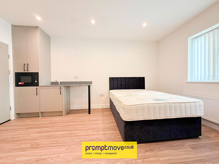 Studio To Rent In Dunstable Road Luton, LU4