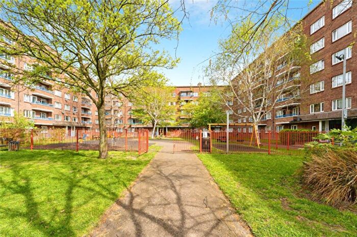 3 Bedroom Flat For Sale In Cambridge Gardens, Kingston Upon Thames, KT1