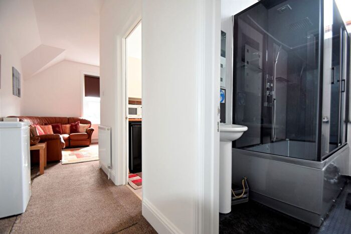 1 Bedroom Flat To Rent In St. Boniface Road, Ventnor, PO38