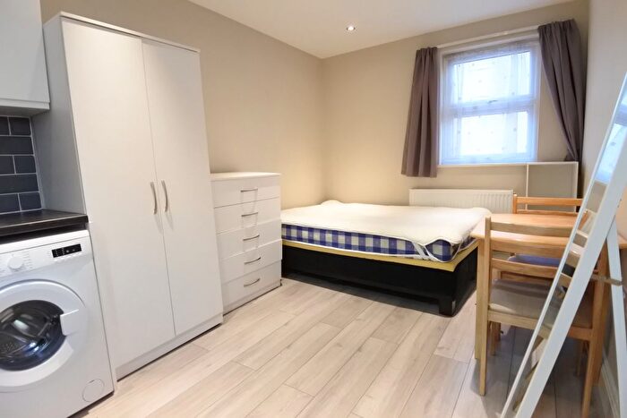 Studio To Rent In Howard Road, Cricklewood, NW2
