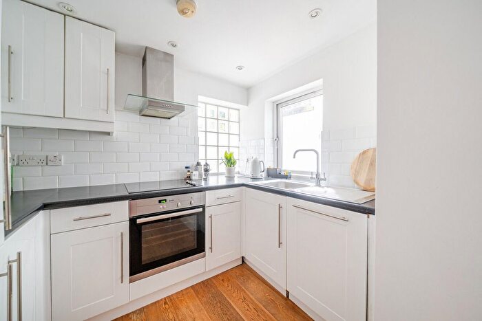 1 Bedroom Flat For Sale In Fernlea Road, Balham, London, SW12