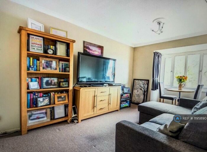 1 Bedroom Flat To Rent In Westbury Close, Whyteleafe, CR3
