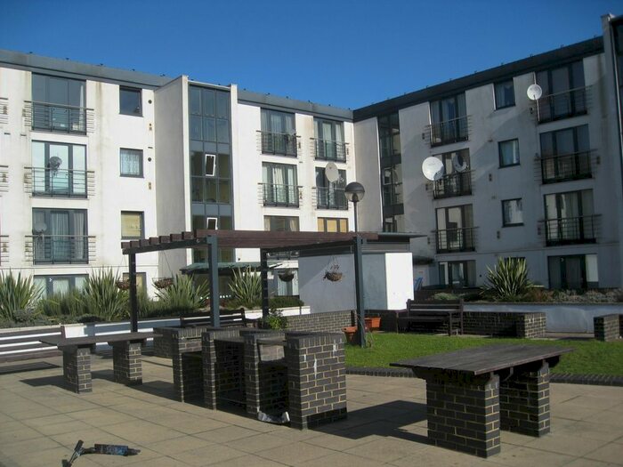 1 Bedroom Flat To Rent In Warwick Road, London, W14