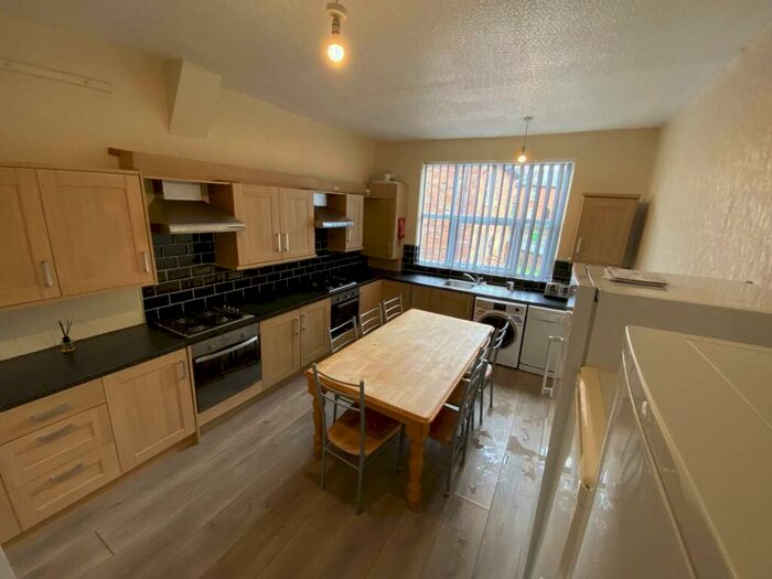 7 Bedroom Flat To Rent In Wilmslow, Fallowfield, M14