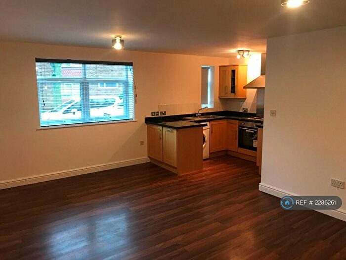 2 Bedroom Flat To Rent In St Albans Court, Nottingham, NG5