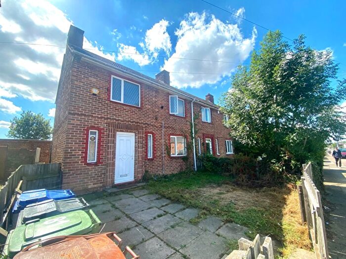 3 Bedroom End Of Terrace House To Rent In Crosby Road, Grimsby, DN33