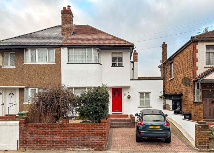 3 Bedroom Semi Detached House For Sale In Beacon Road, Hither Green, SE13
