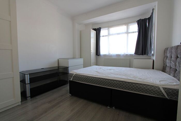1 Bedroom Flat To Rent In Woodstock Way, Mitcham, CR4
