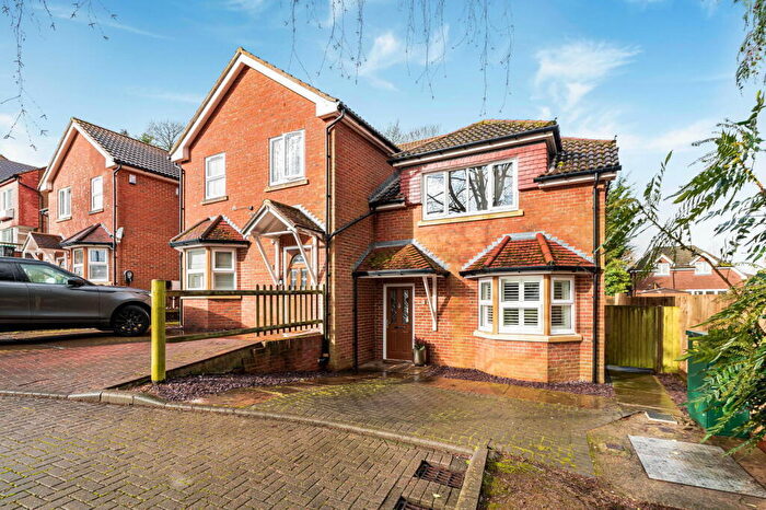 3 Bedroom Semi Detached House For Sale In Tilgate Gardens, Coulsdon, CR5