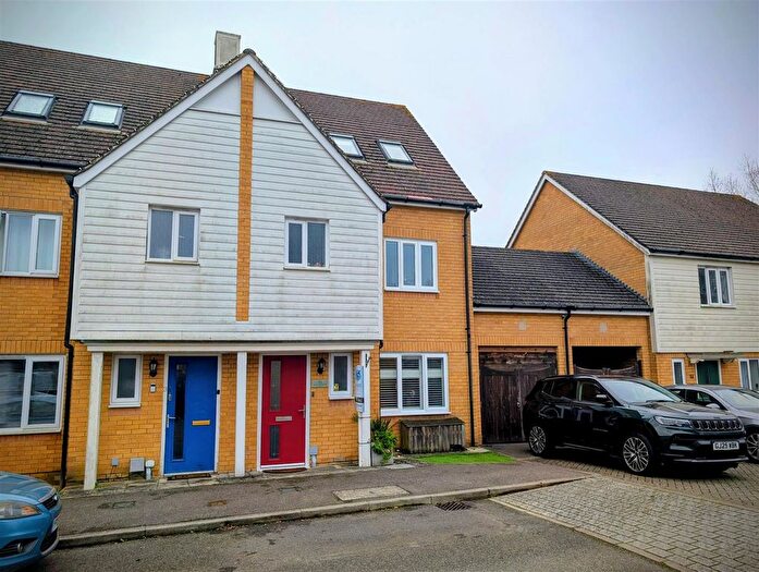 4 Bedroom Semi-Detached House For Sale In Laurence Hamilton Lane, Ashford, TN23