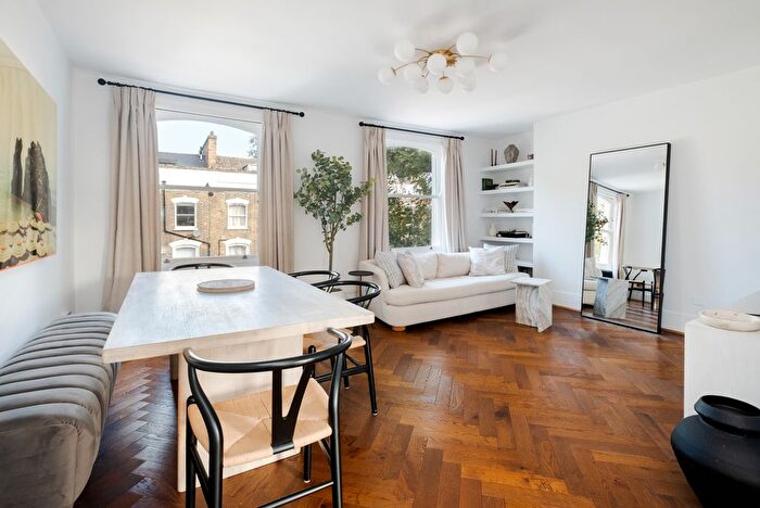 2 Bedroom Flat For Sale In Grosvenor Avenue, London, N5
