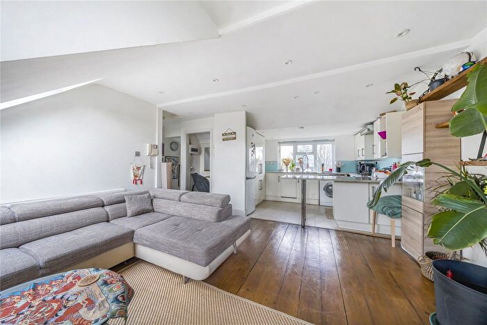 2 Bedroom Flat To Rent In Marriott Road, Barnet, EN5