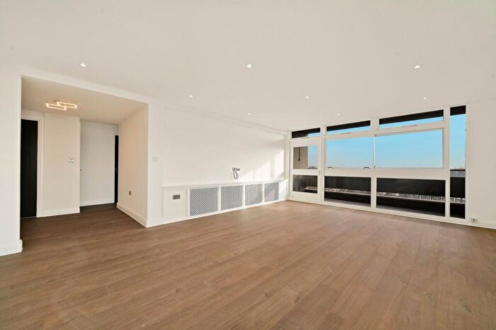 4 Bedroom Apartment To Rent In Lyndhurst Court, Finchley Road, St. John's Wood, NW8