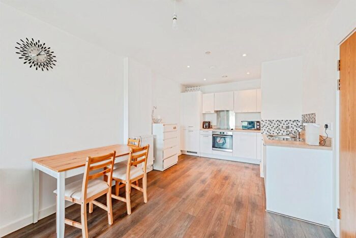 1 Bedroom Apartment For Sale In Marketfield Way, Redhill, RH1