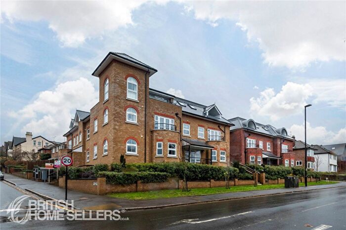 3 Bedroom Flat For Sale In Campden Road, South Croydon, CR2