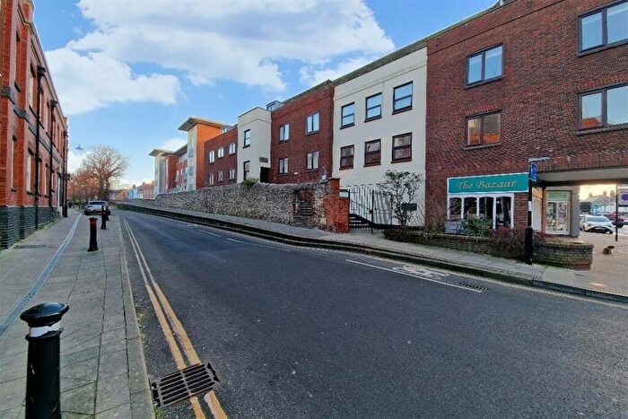 1 Bedroom Flat To Rent In Sharp Garland House, East Walls, Chichester, PO19