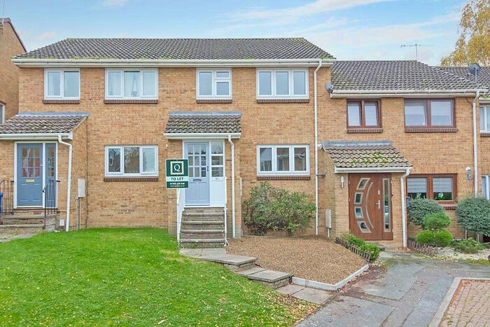 3 Bedroom Link Detached House To Rent In Fallowfield, Sittingbourne, Kent ME10