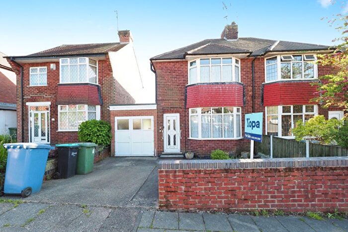 3 Bedroom Semi-Detached House For Sale In Hillsway Crescent, Mansfield, NG18