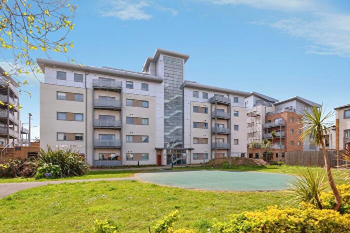 2 Bedroom Flat For Sale In Stone Close, Poole, Dorset, BH15