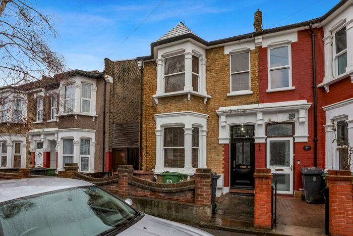 3 Bedroom Flat To Rent In Hatherley Road, Walthamstow, E17