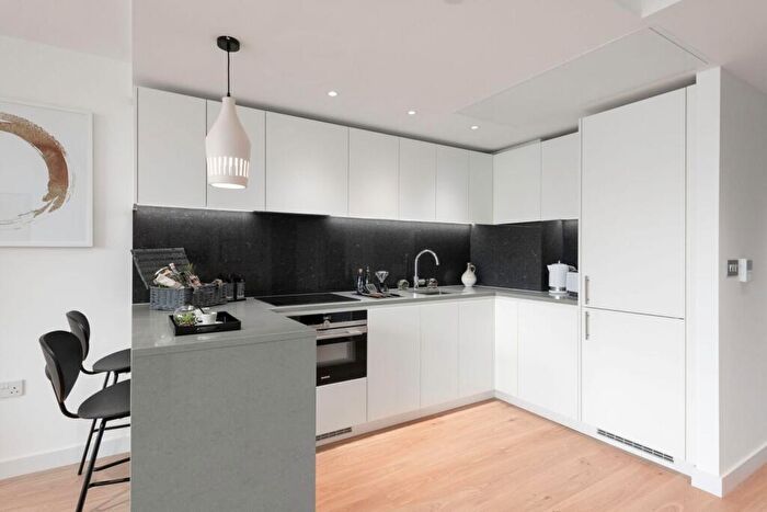 Studio For Sale In Landmark Pinnacle, Westferry Road, E14