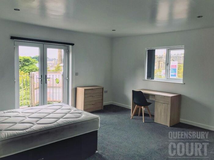 4 Bedroom Flat To Rent In Queensbury Court, Brighouse Road, Queensbury, BD13