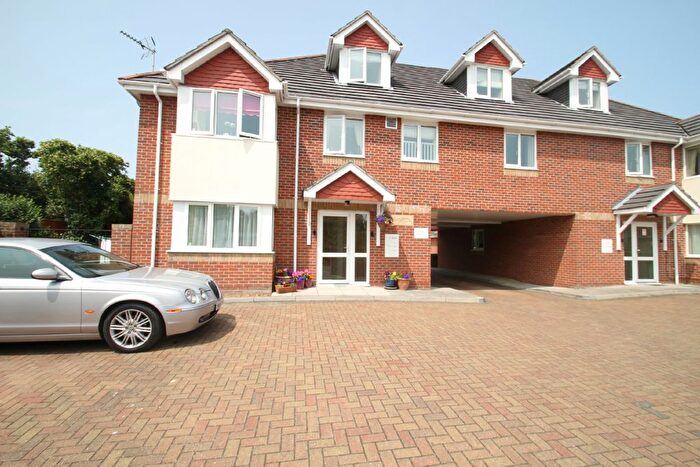 2 Bedroom Flat To Rent In Station Road, Netley Abbey, SO31