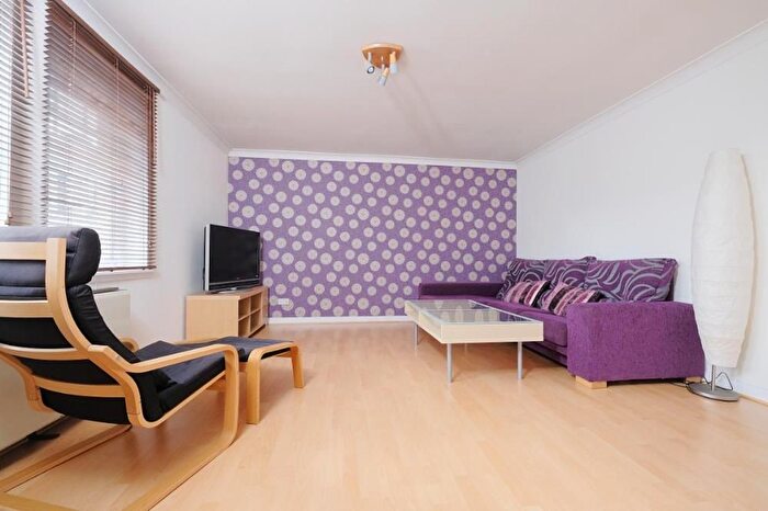 2 Bedroom Flat To Rent In Picardy Court, Aberdeen, AB10